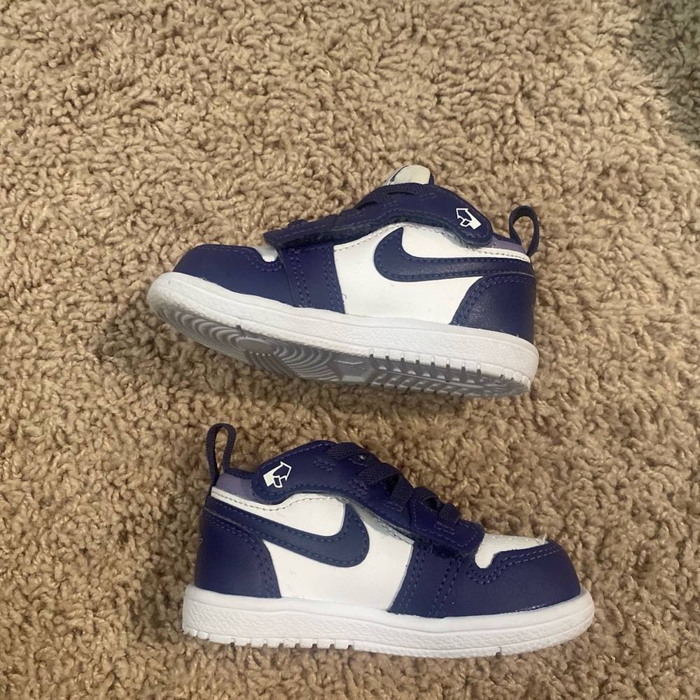 AJ 1 Low Toddler Girl 5C Purple and White